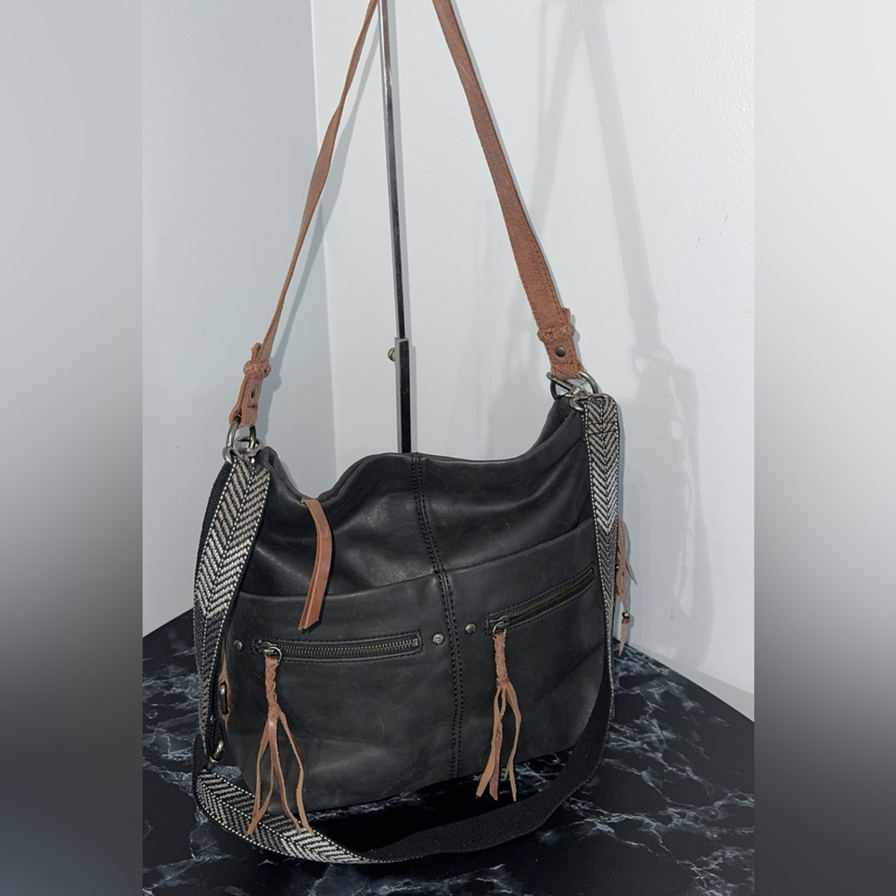 The Sak Handbag Ashland Vintage Leather Bucket Bag Black AUTHENTIC